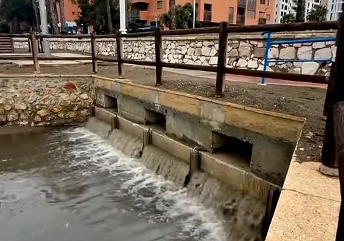 Las lluvias del lunes obligan a nuevos vertidos fecales en el litoral de Málaga capital