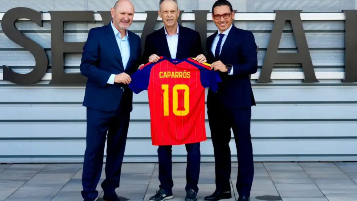 La RFEF rinde homenaje a Caparrós