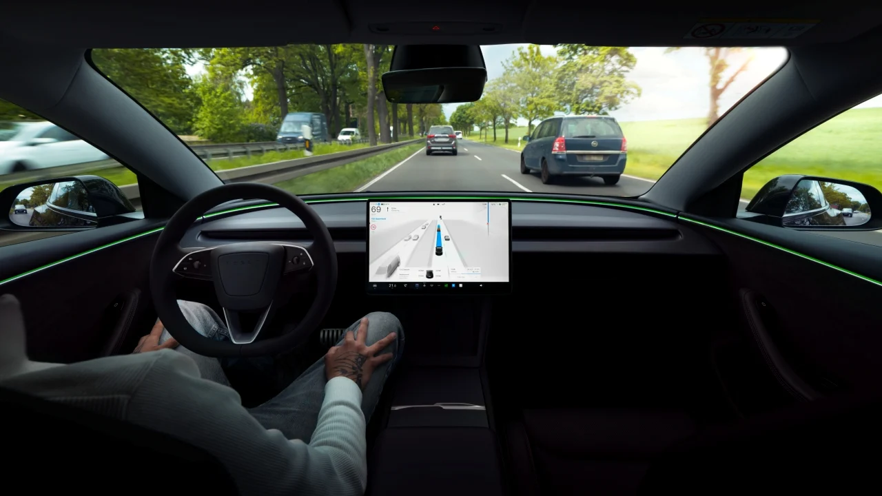 El FSD de Tesla suma tres nuevas luces verdes provisionales en Europa: España sigue esperando