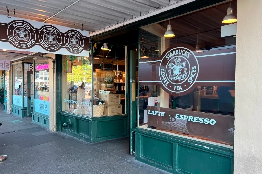 Starbucks da marcha atrás en sus objetivos medioambientales dentro de un programa de recortes de costes