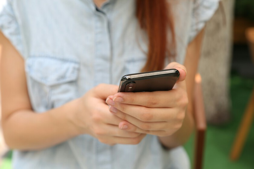 Tu operador guarda durante un año qué antena te daba cobertura cada vez que llamas o mandas un SMS. Y no tiene que avisarte si se la da a la policía