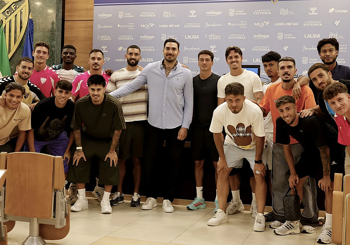 Charla del exblanquiazul Roberto a los jugadores del Málaga como parte del programa de LaLiga