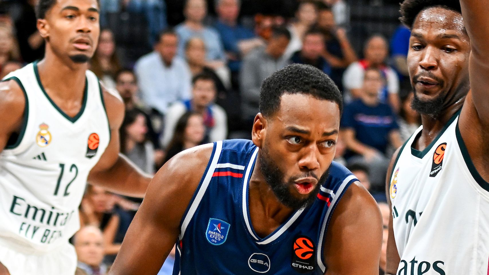 El Real Madrid sucumbe ante el acierto de Anadolu Efes y consuma su segunda derrota consecutiva en la Euroliga