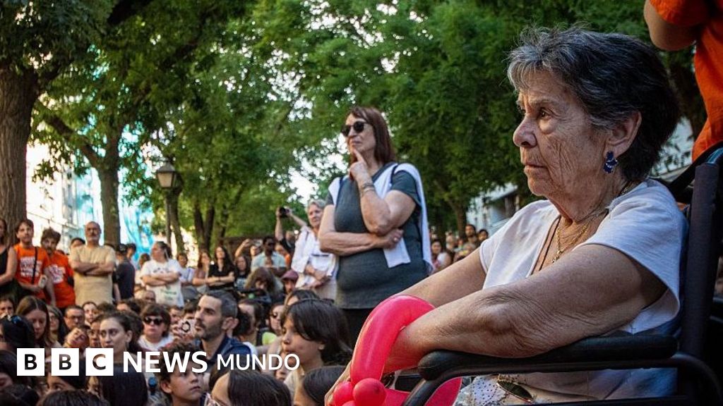 La anciana Maricarmen podrá volver a su casa tras el desalojo que puso el foco en la crisis de vivienda en España