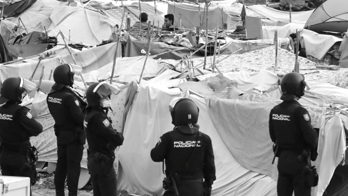 Dos meses de una invasión que el Gobierno ignora: a Ceuta sólo le queda la Justicia
