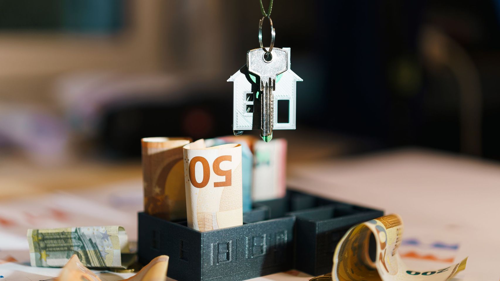 El Euríbor sube al 3,2%, en máximo de dos años, y encarece las hipotecas en medio del malestar social por la vivienda