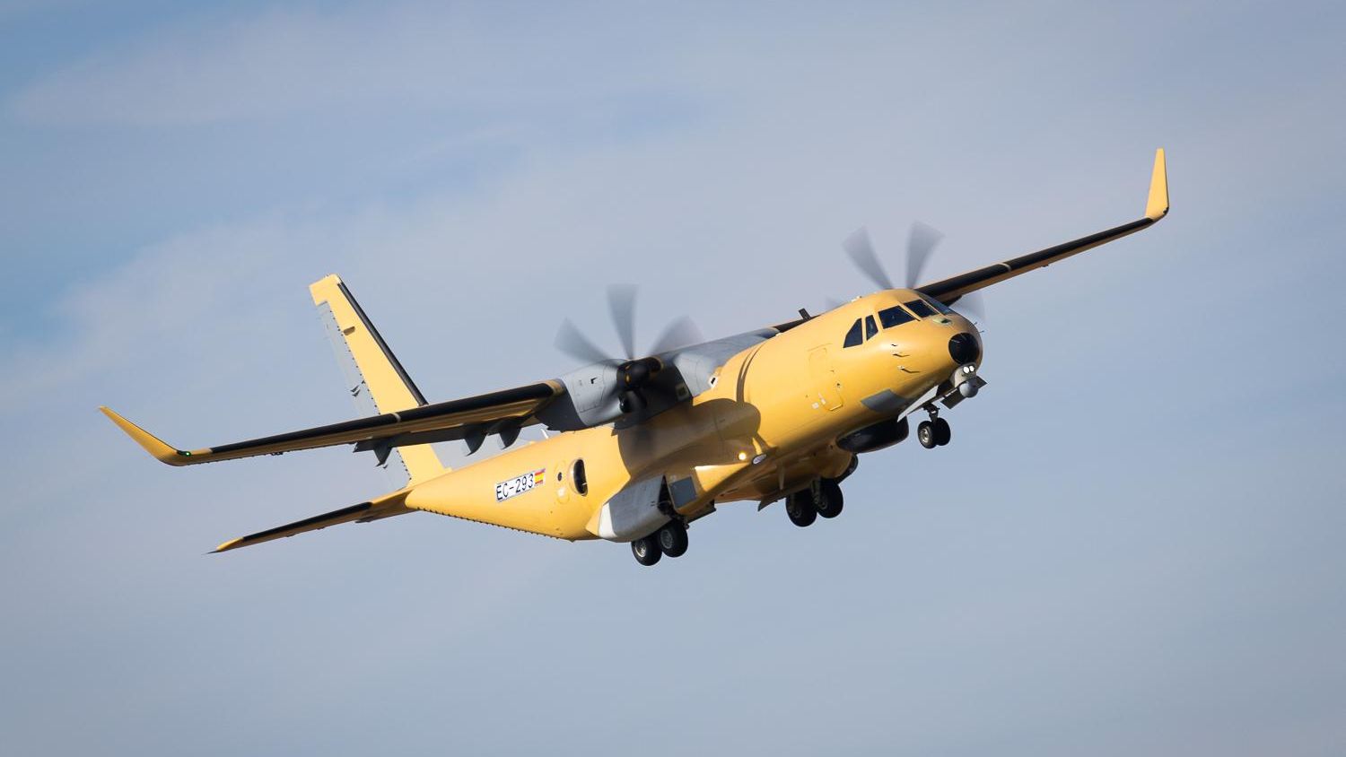 Marruecos recibe el primer avión de transporte C295W desde la fábrica de Airbus Defence en Sevilla