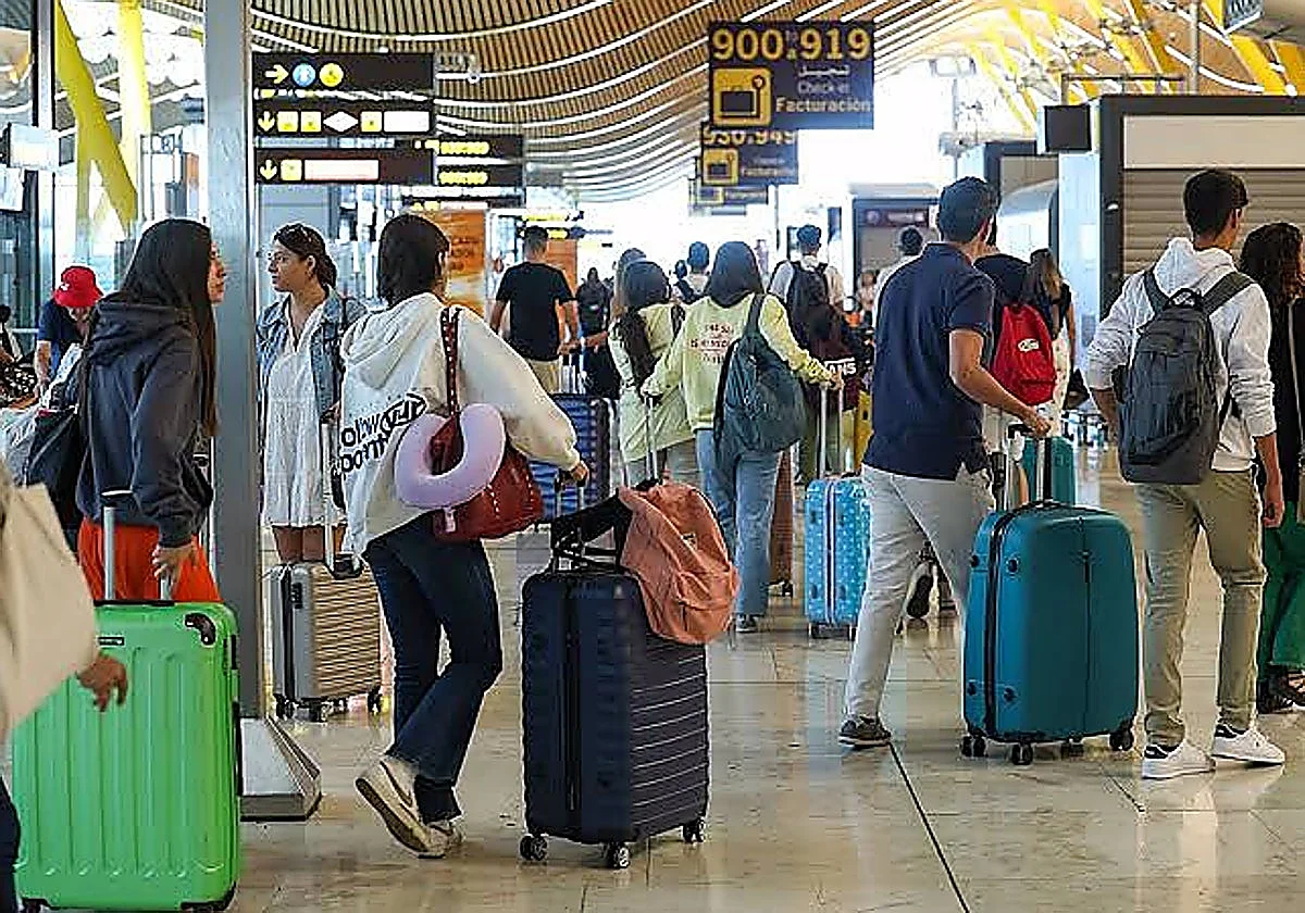 Dos años de prisión a un agente de viajes por estafar 15.000 euros a 26 universitarios de Almería