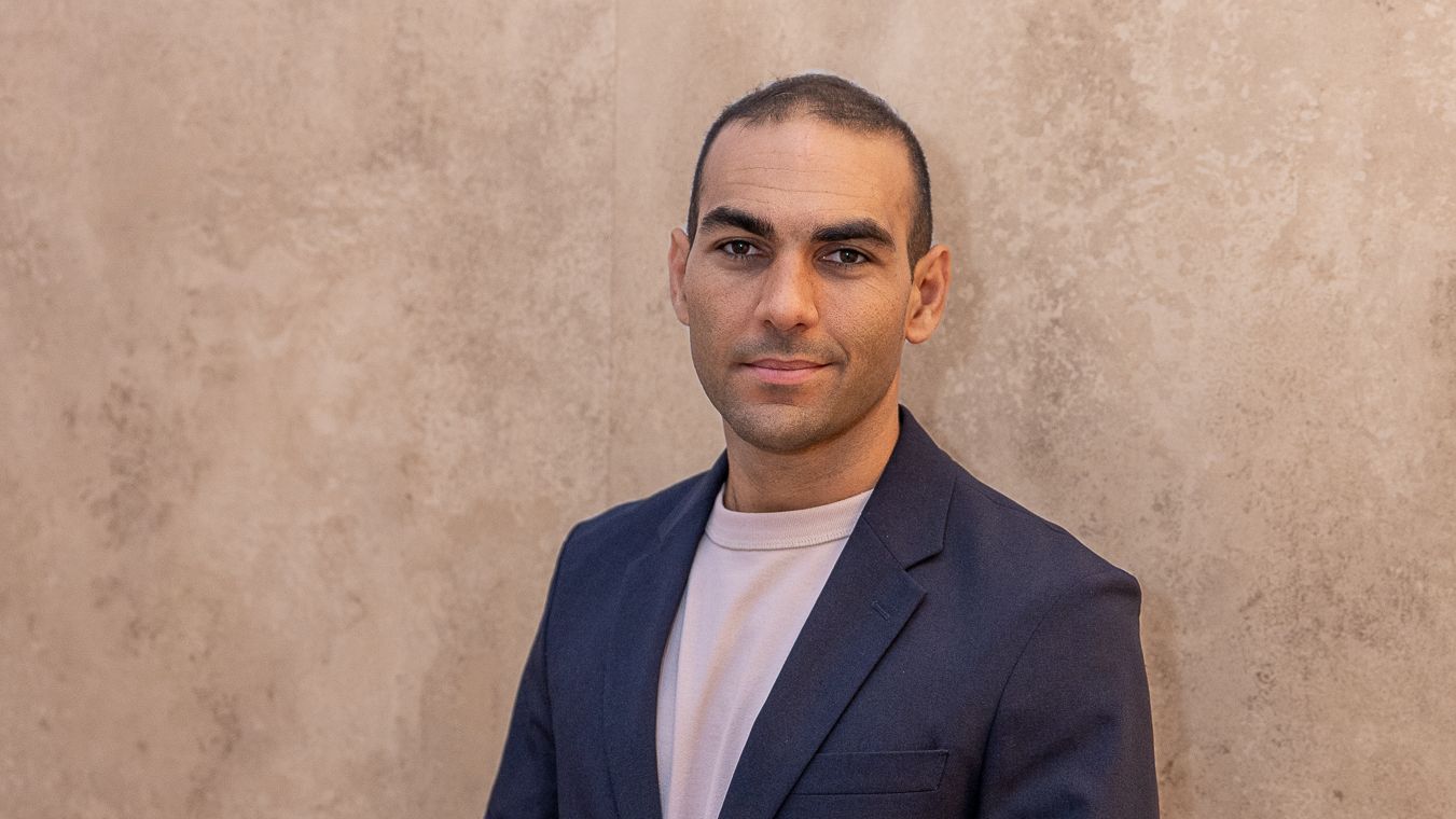 Marc Aliaga, experto en tecnología: “Pasar muchas horas delante del ordenador ya no es un problema si reduces un 70% la luz azul de la pantalla”