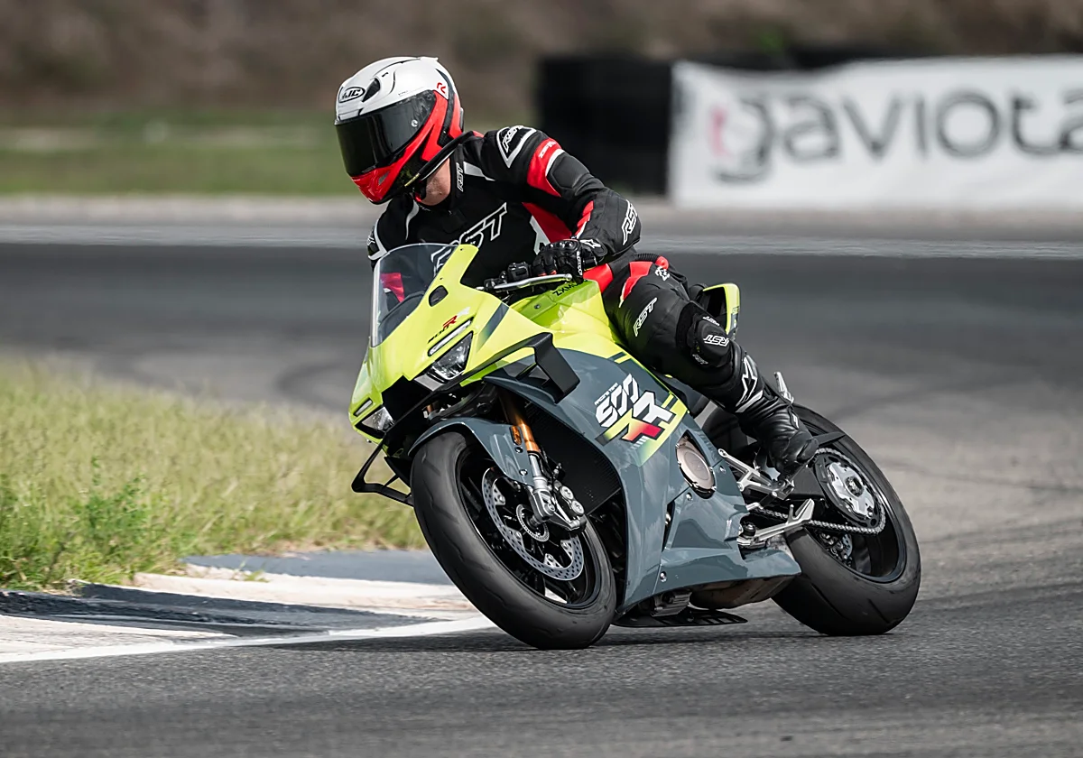 Probamos la nueva 500RR, la ópera prima de ZX Moto que esconde una historia de pasión y ambición deportiva