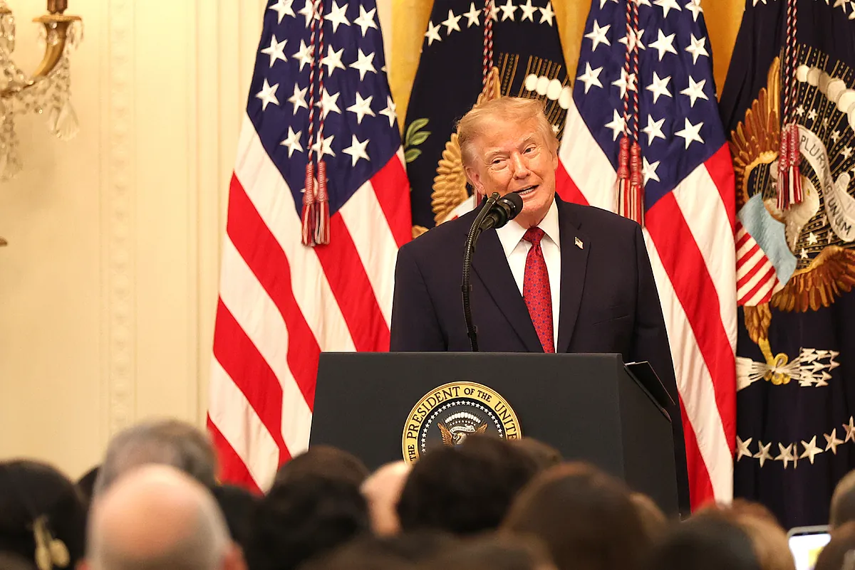 La economía da un respiro a Trump a un mes de las elecciones 'midterms'