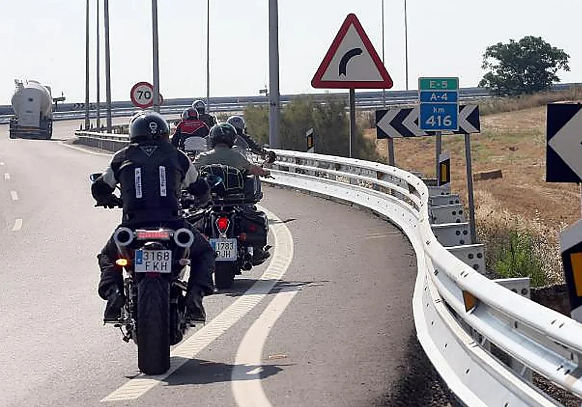 La DGT cambia las normas para las motos a partir de hoy: las nuevas medidas obligatorias para los conductores