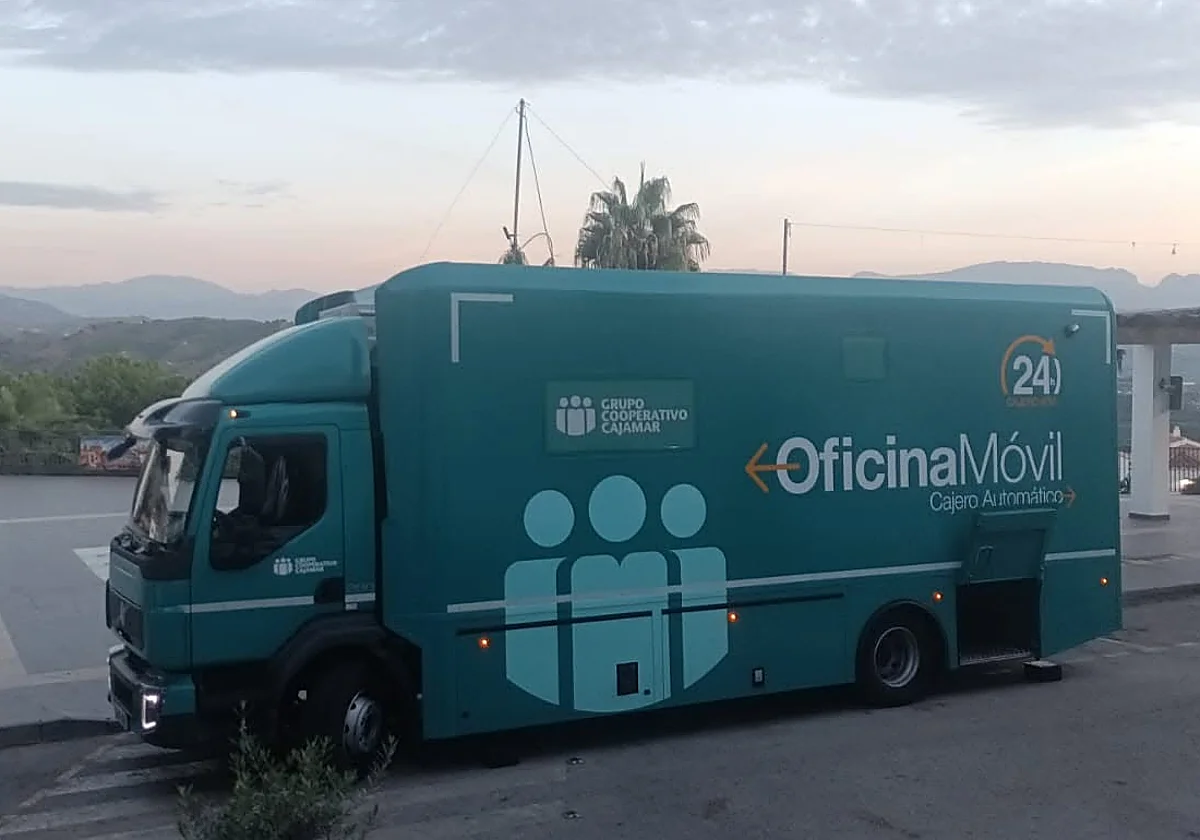 Iznate y El Borge denuncian la pérdida de sus cajeros y alertan de la exclusión bancaria