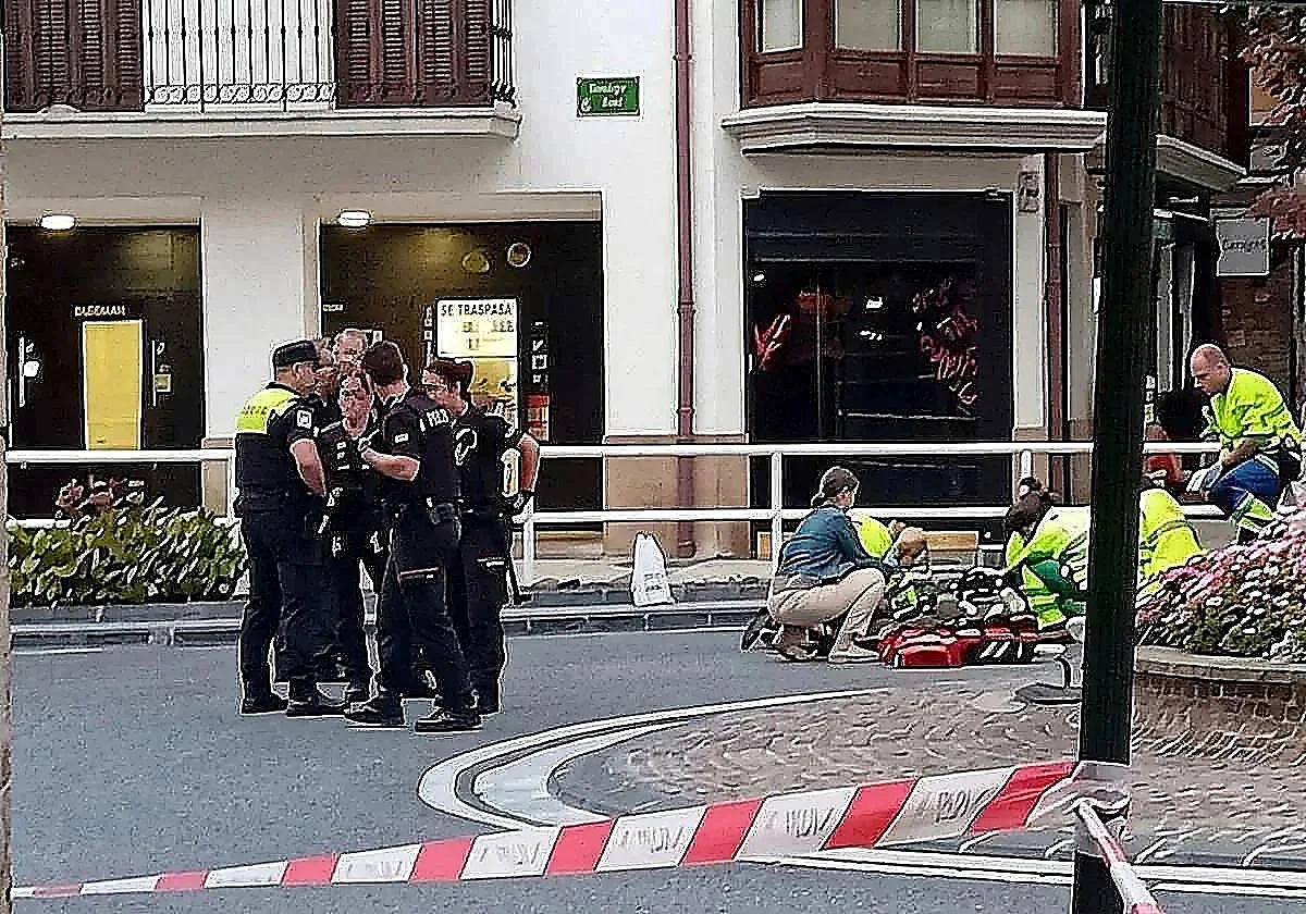El hombre abatido en Hondarribia recibió uno de los tres disparos del policía en la espalda cuando iba a atacar a la ertzaina