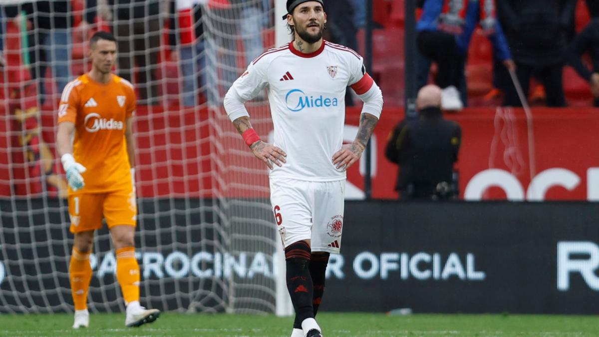 Gudelj: "Si pierdes contra el Levante 0-3 en casa, con todo el respeto, es normal que la gente se enfade"