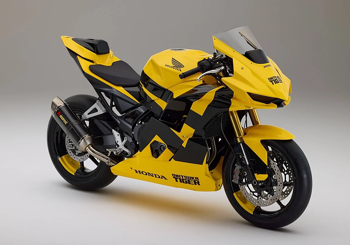 Honda y Onitsuka Tiger se alían: la moto y la moda se dan la mano en la pasarela de Milán
