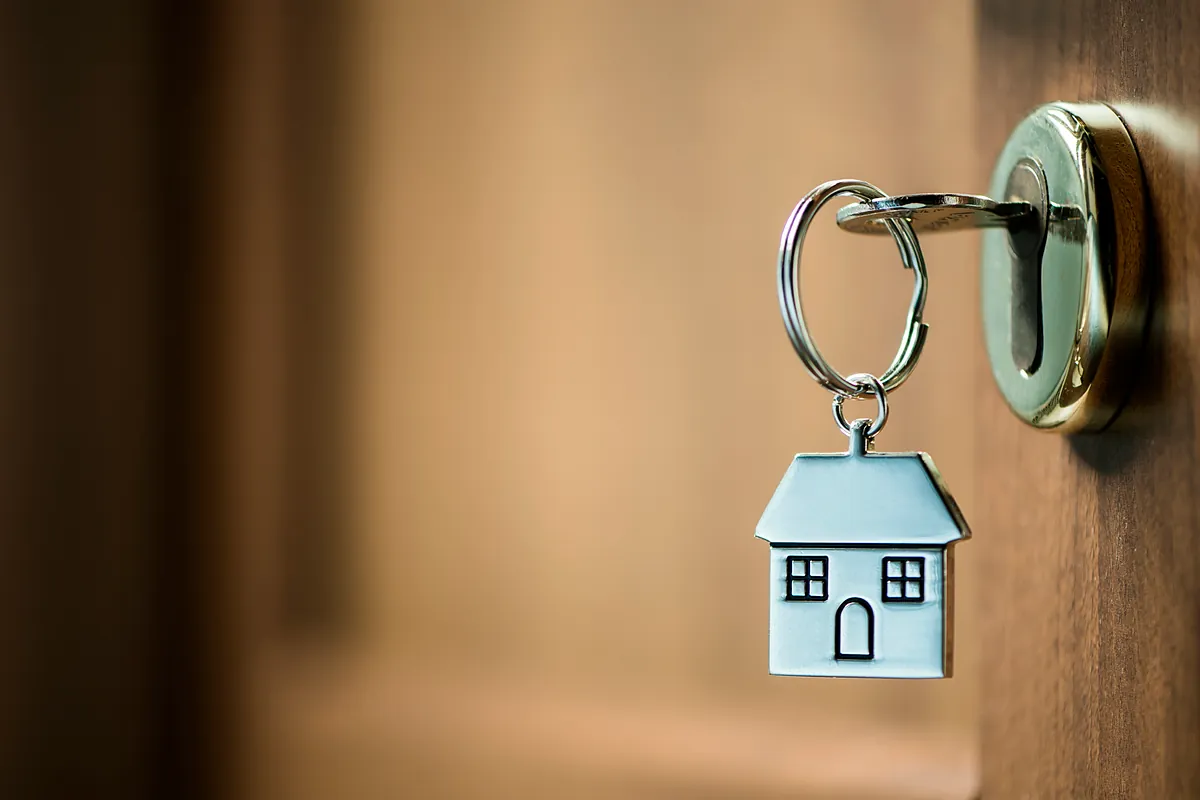 El casero puede evitar la prórroga del contrato si necesita la vivienda, aunque no lo ponga en el contrato