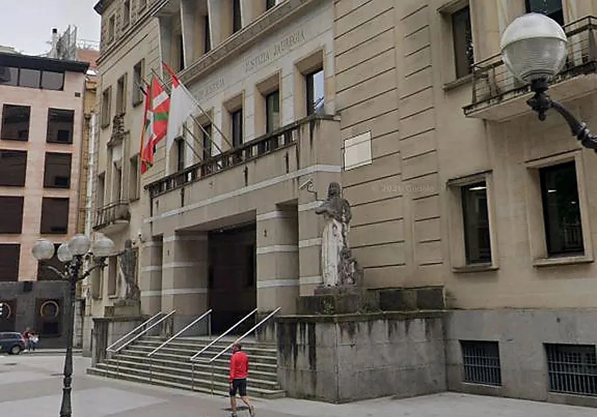 Tres años de cárcel para un auxiliar de un psiquiátrico vasco por abusar de una paciente con discapacidad