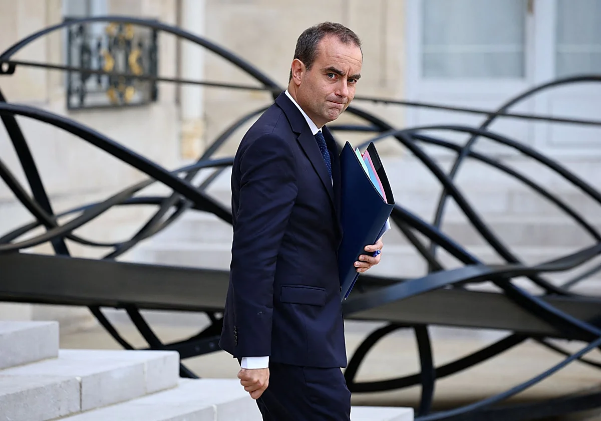Francia congela el salario de los funcionarios y las pensiones de jubilación para reducir el déficit