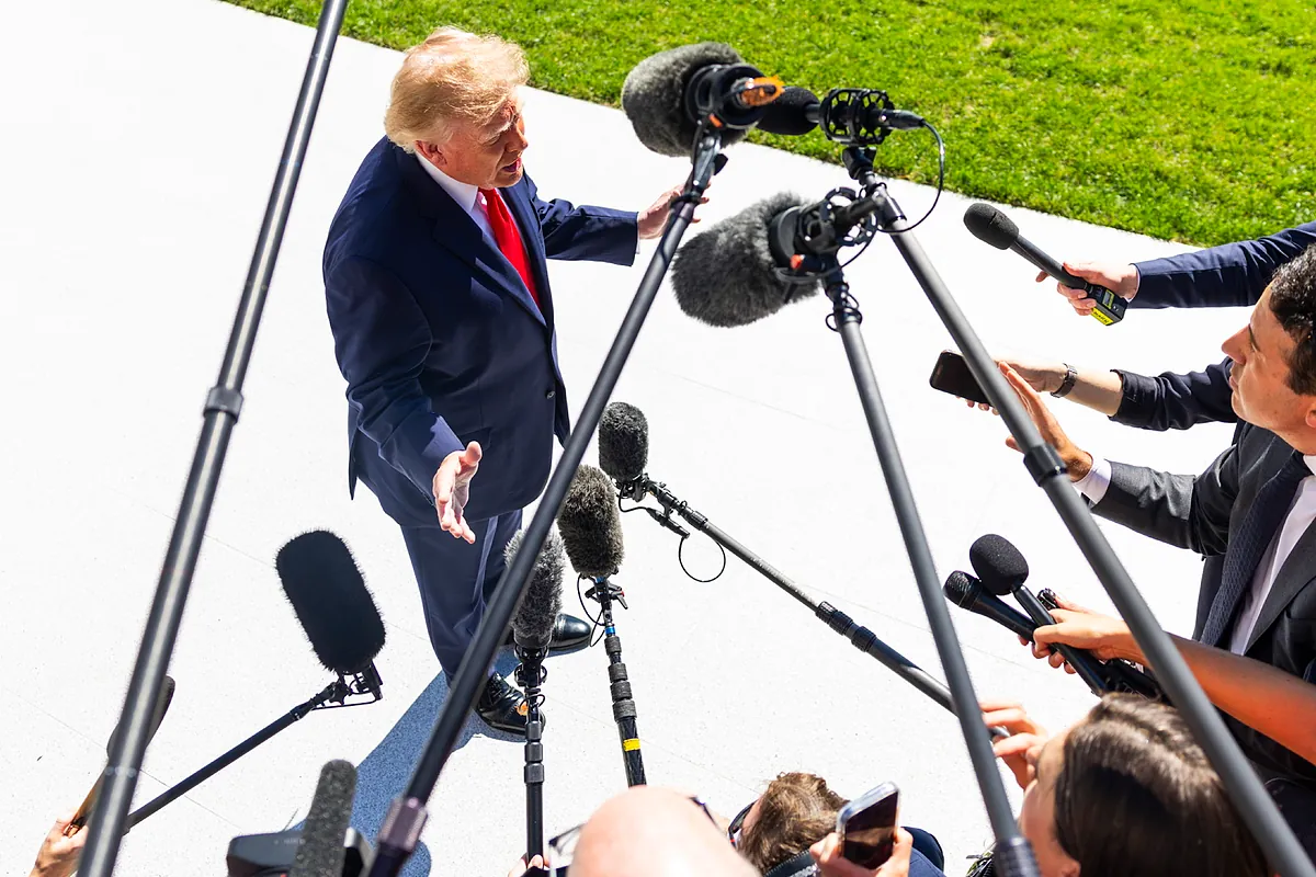 La mayoría de estadounidenses culpa a Trump de los precios altos