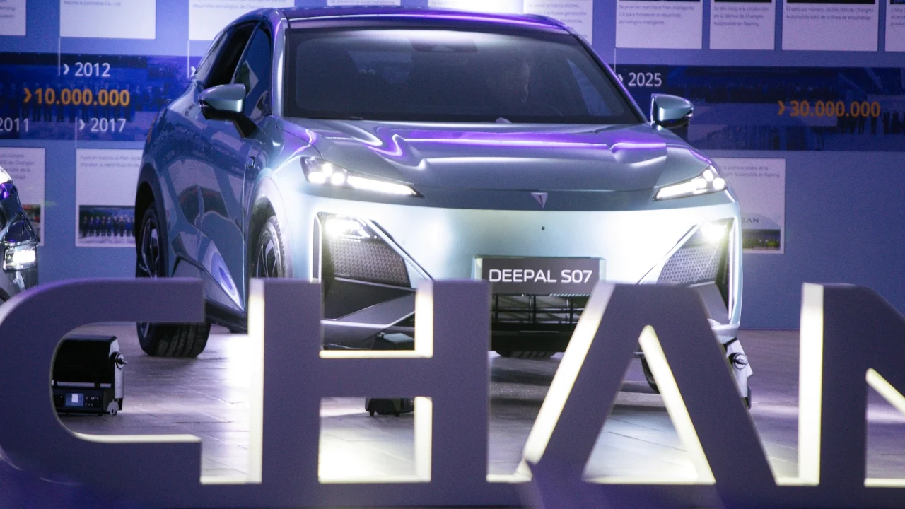 Changan prepara su golpe en París: el Deepal S07 híbrido enchufable y un Nevo Q06 con LiDAR