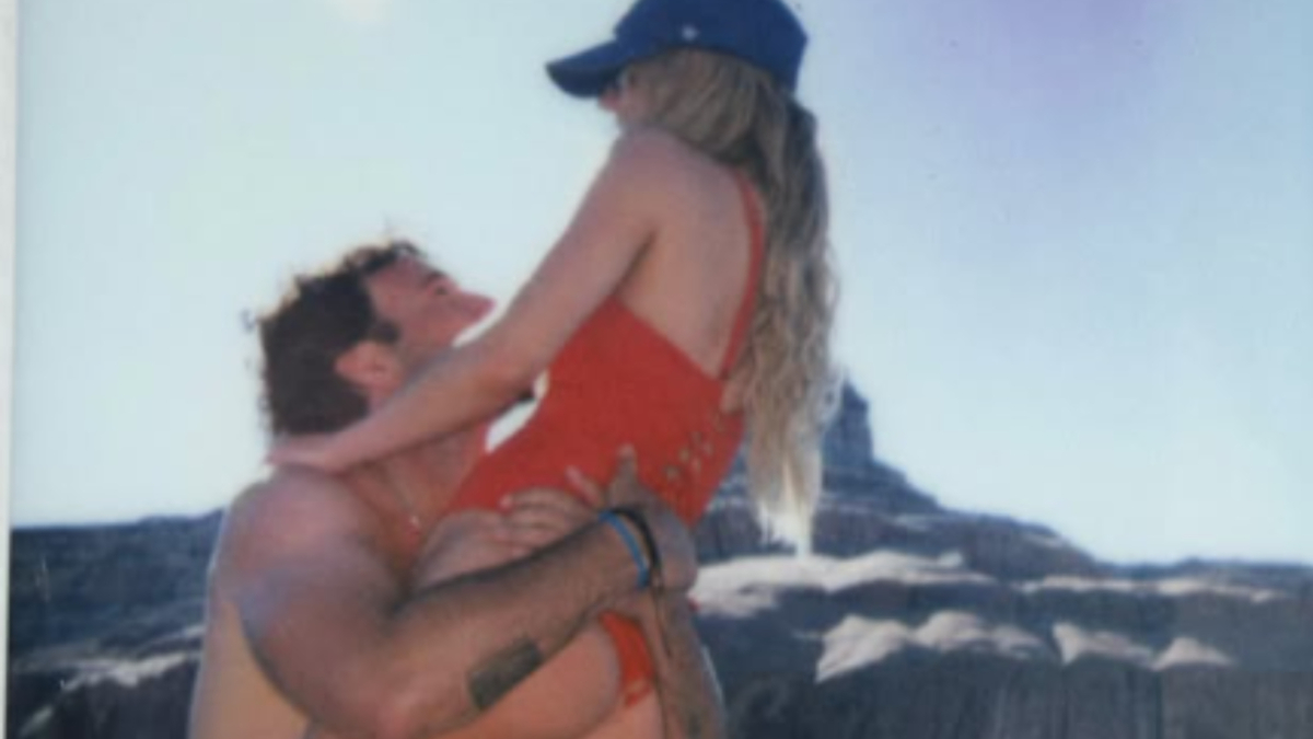 Sydney Sweeney, al más puro estilo Pamela Anderson con el mítico bikini de 'Los vigilantes de la playa'