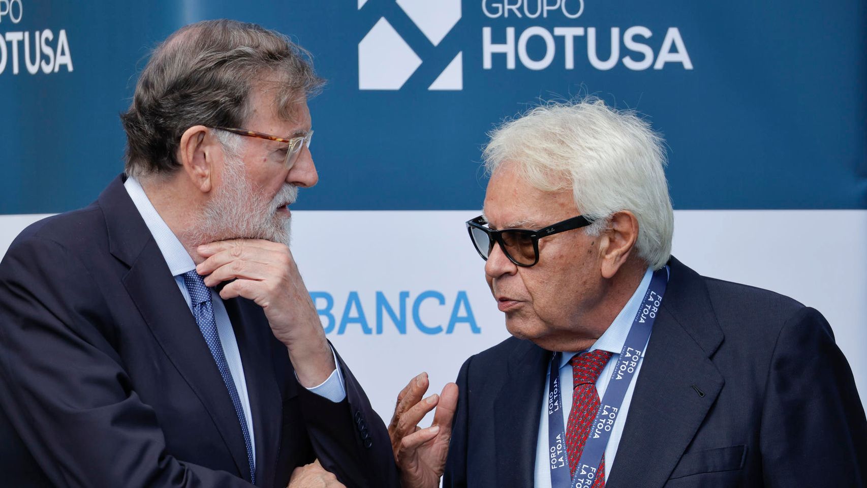 Felipe González y Mariano Rajoy reclaman elecciones a Sánchez y piden un "pacto de Estado" en vivienda