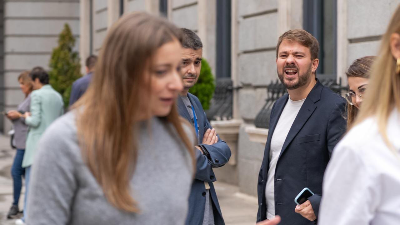"¡Lo vais a pagar!": un diputado de Sumar increpa a la portavoz del PP en el patio del Congreso por su 'no' al decreto de vivienda