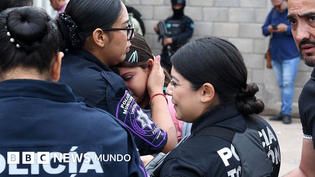 La conmoción por el ataque con machetes y explosivos en una escuela de México en la que murió la subdirectora y por el que acusan a dos hermanos exalumnos