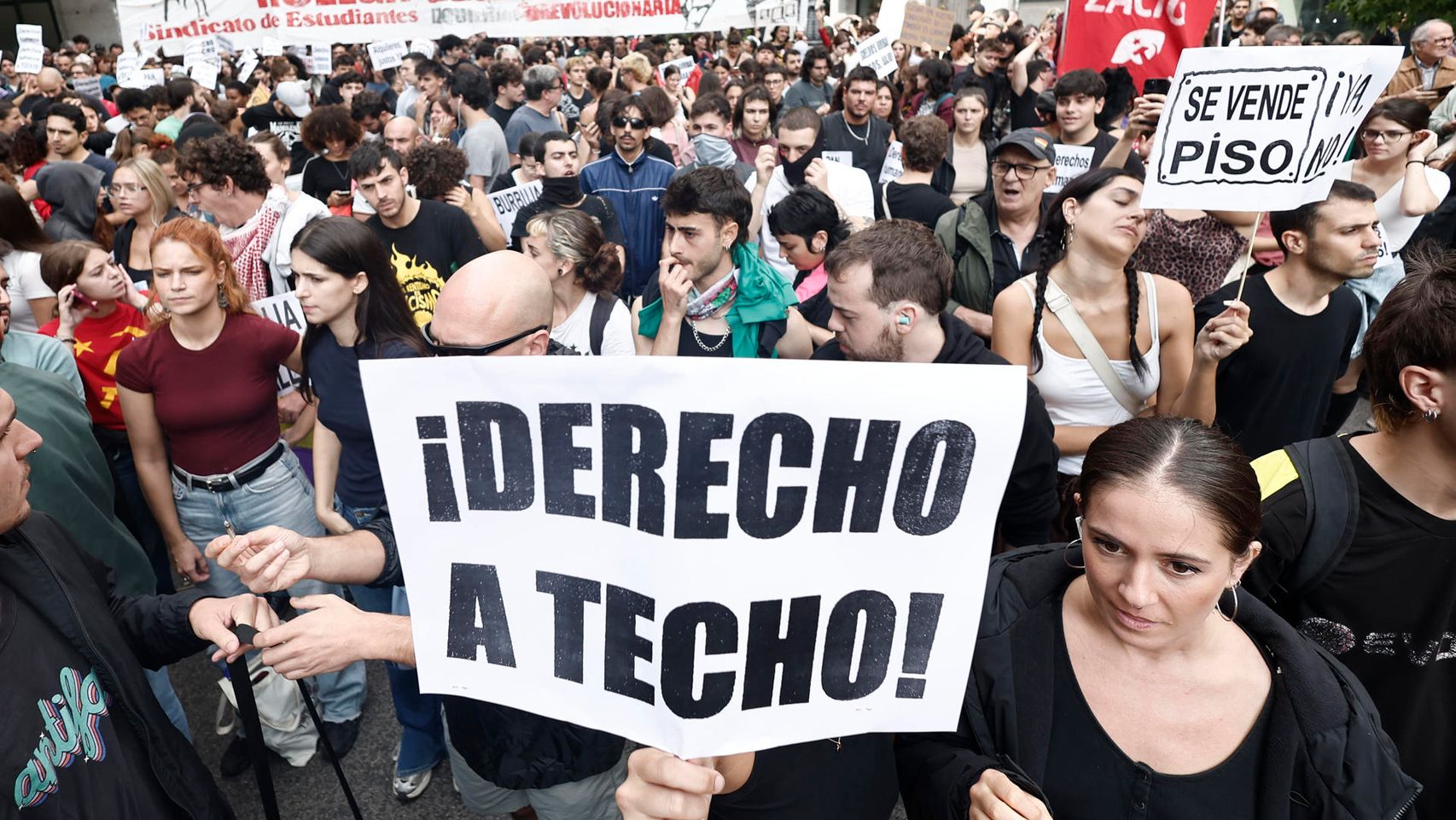 Ocho años de política errática y decretos atascados meten a la vivienda en un callejón sin salida y disparan la tensión social