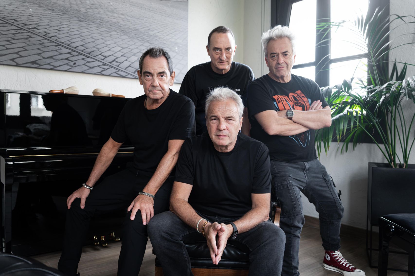 Hombres G: "El 'rock and roll' no te va a defraudar nunca, da igual que mande la derecha o la izquierda"
