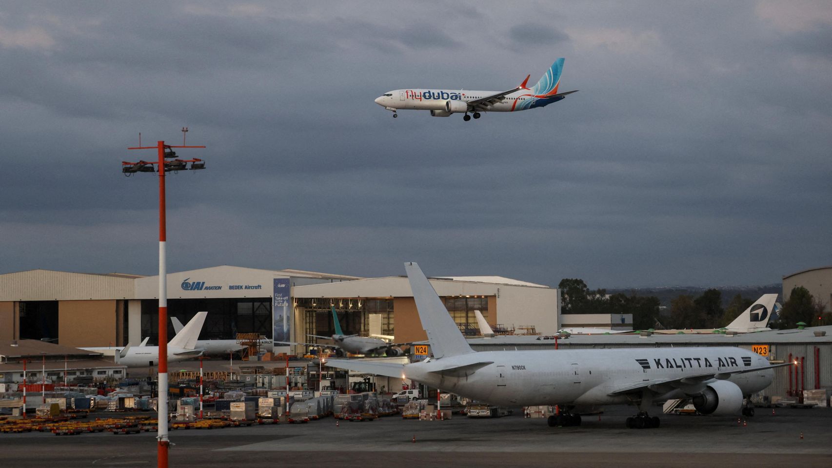 La Fiscalía General emiratí confirma que el apuñalamiento al piloto de un avión hacia Israel fue un "atentado terrorista"