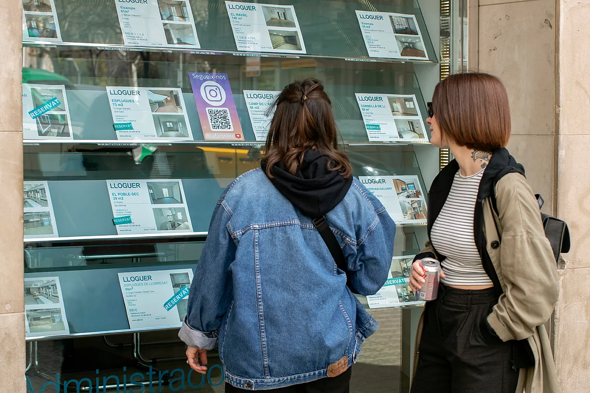 La oferta de alquiler se hunde un 61% desde 2020 y los precios se disparan un 40%