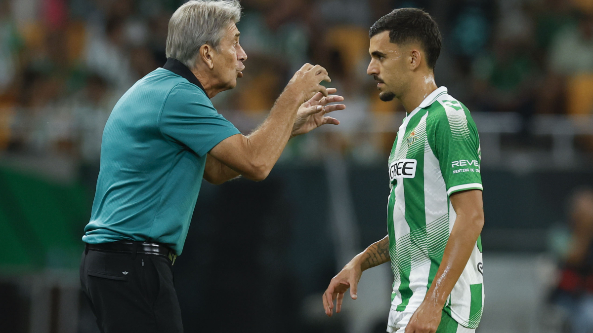 Ceballos: "Cambiaría muchos de mis títulos por ganar uno con el Betis"