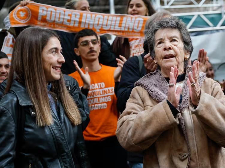 El CIS de Tezanos pregunta por el desahucio de Maricarmen: "¿Es más importante proteger al vulnerable o cumplir la ley?"