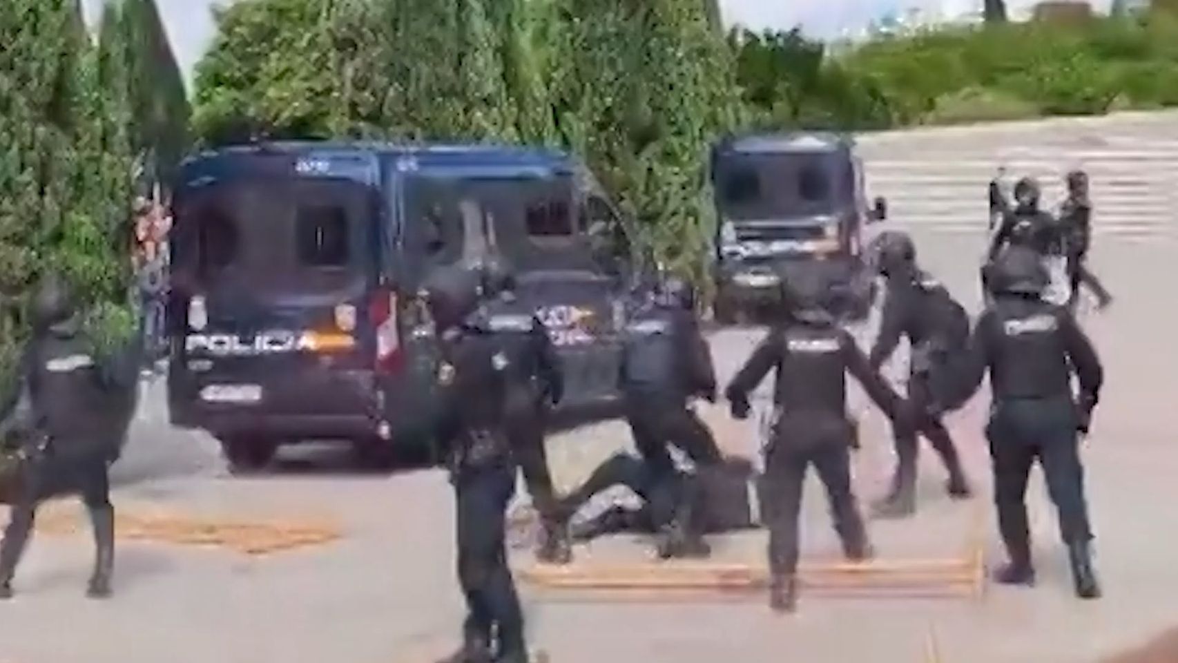 "Es ilógico que autoricen una marcha ante un congreso inmobiliario": solo había 14 policías y 9 resultaron heridos