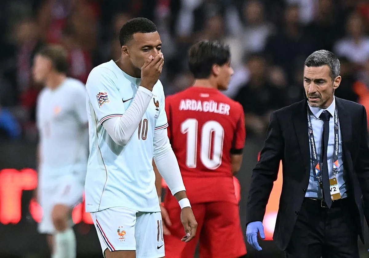 Mbappé se recupera de su lesión corriendo y montando en bicicleta