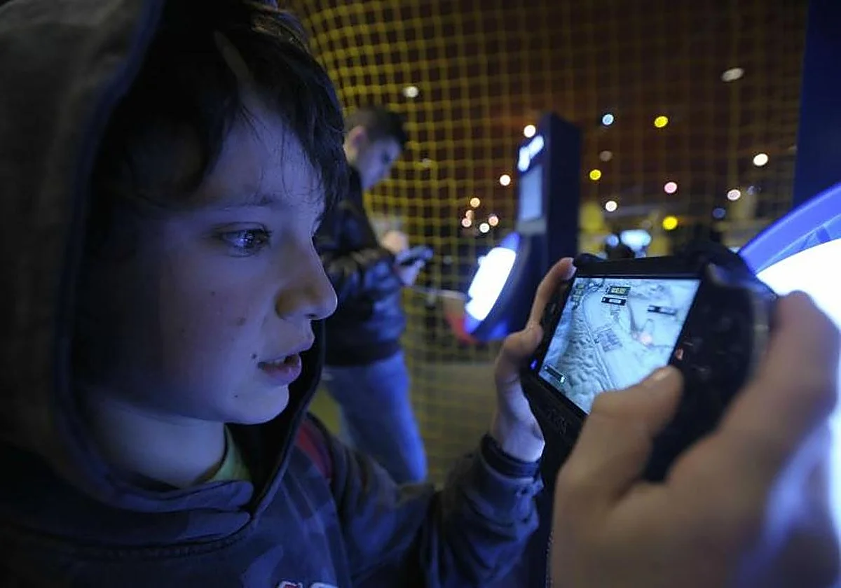 El videojuego favorito de tu hijo puede no ser el adecuado: ojo con los patrones oscuros y los micropagos
