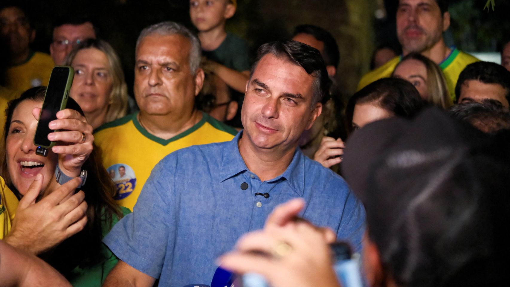 Flávio Bolsonaro da la campanada en la primera vuelta frente a Lula y se acerca a la Presidencia de Brasil