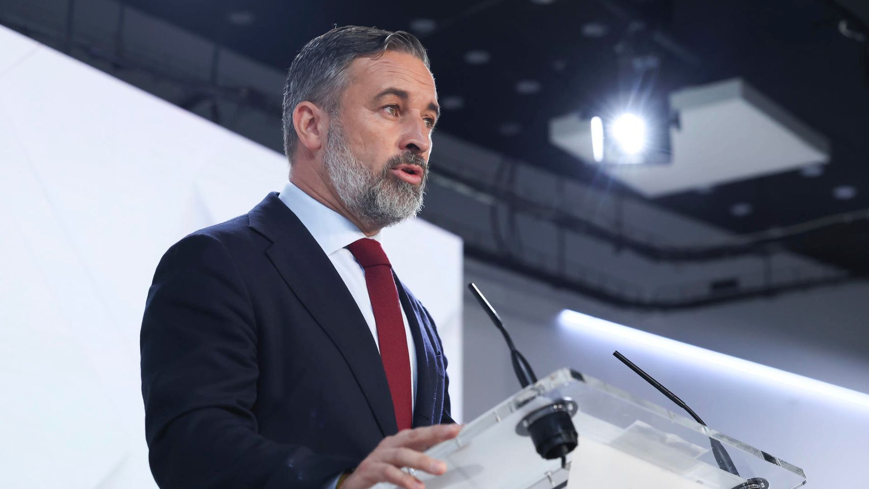Abascal alerta del riesgo de "manipulación" el 29-N y pide no votar por correo: "No me fío de lo que pueda hacer Sánchez"