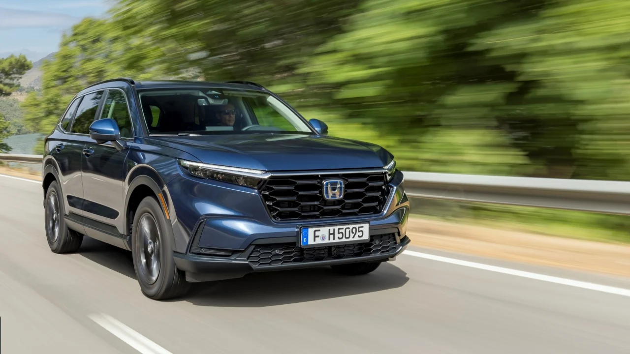 Honda quiere cargar los eléctricos sin detenerlos: probará una carretera que les da energía en marcha