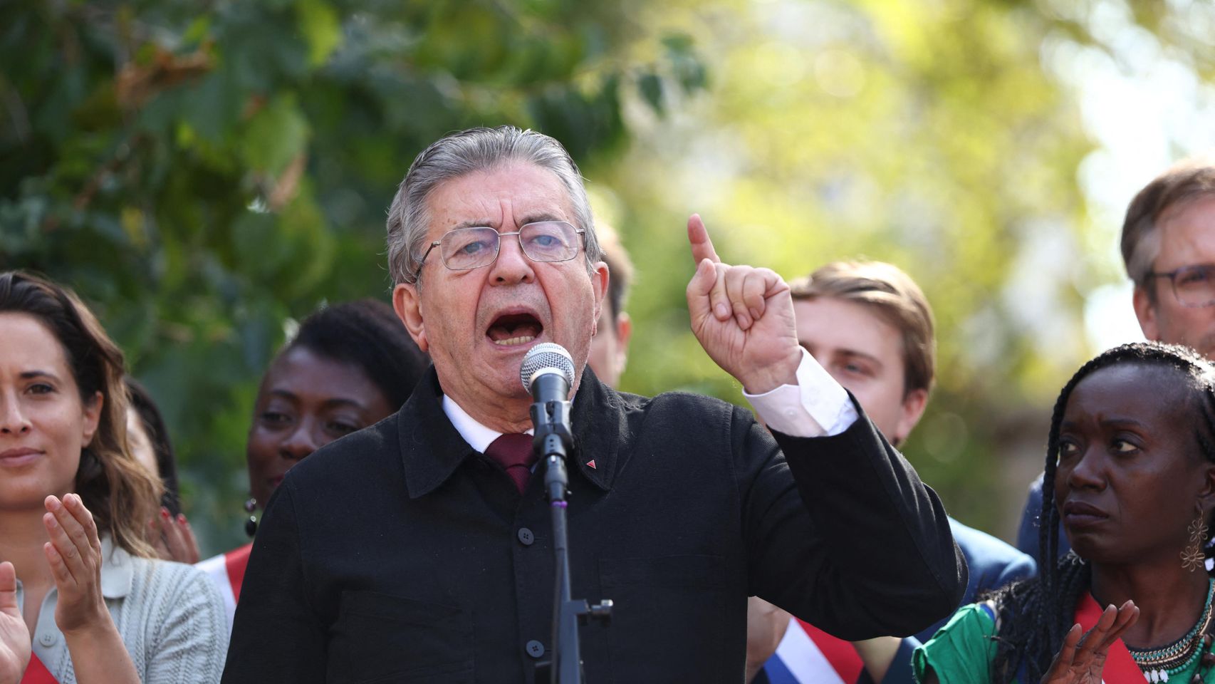 La derecha reclama investigar al grupo de Mélenchon y Podemos en la Eurocámara por instigar la violencia estudiantil en Francia
