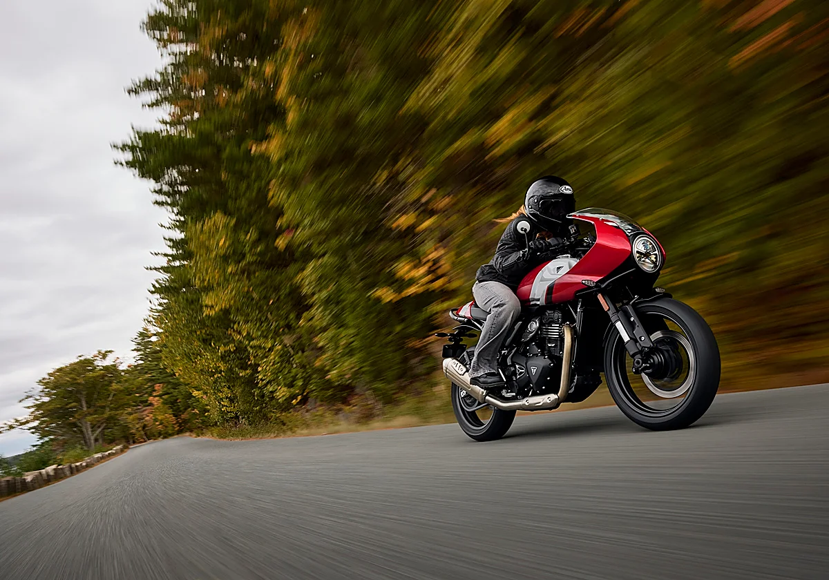 Nuevas Triumph Tracker 400 y Thruxton 400, esencia británica para el A2 en formato Flat track y Café Racer