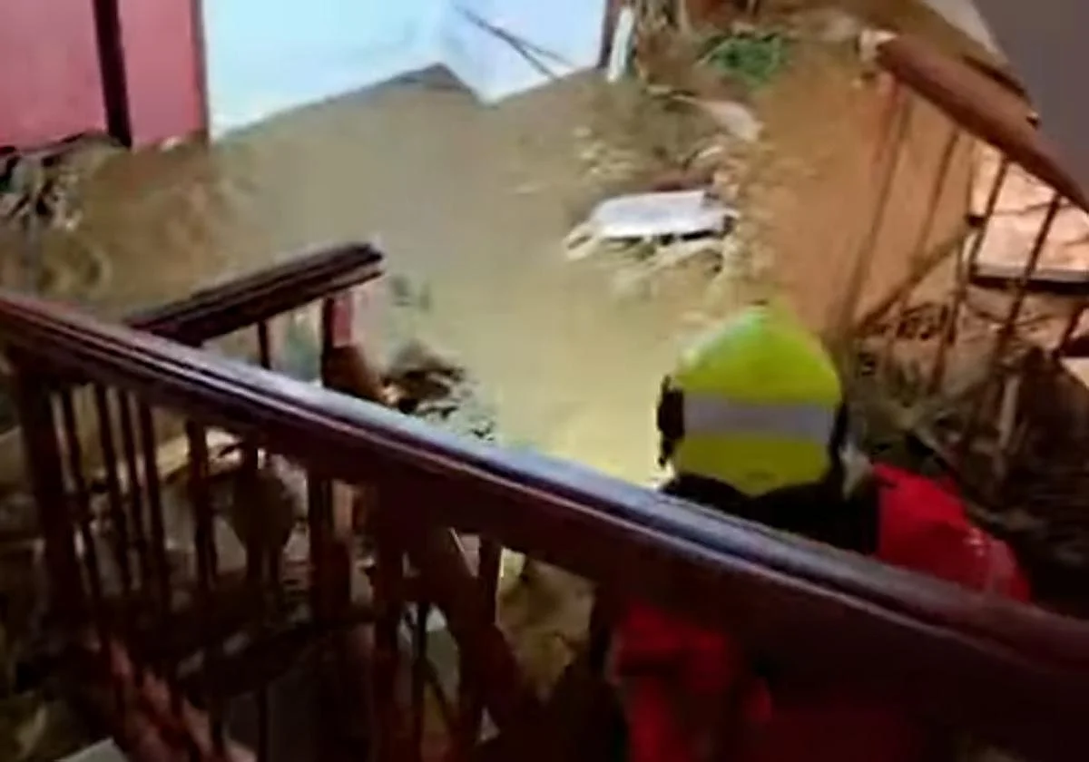 12 families evacuated in Málaga province after torrential rains flood buildings in Monda