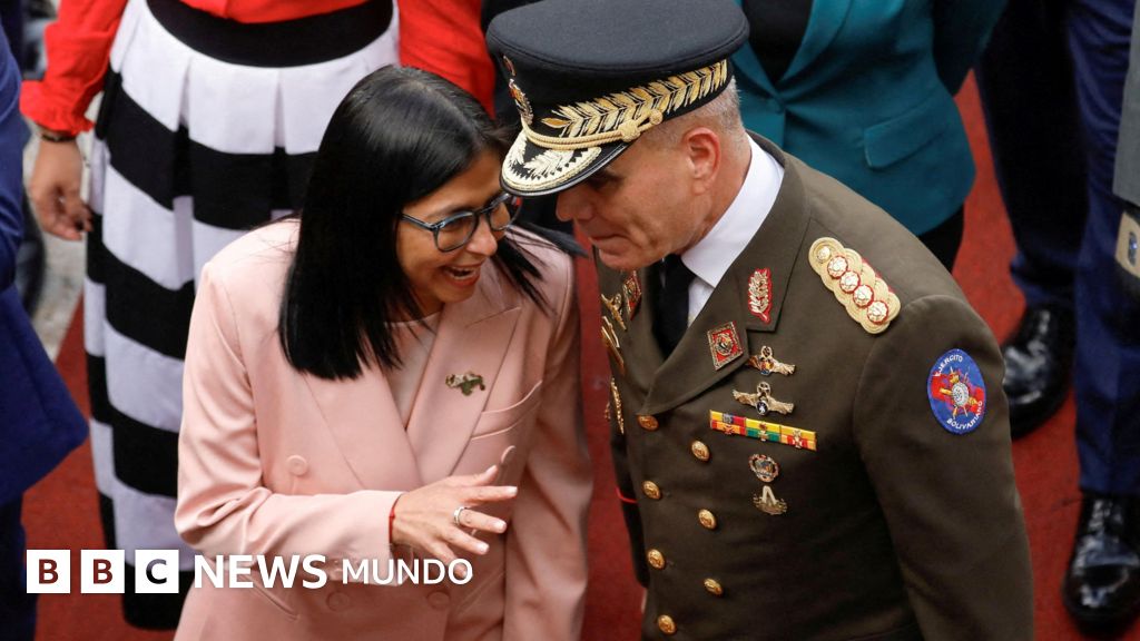 El ministro de Defensa de Venezuela, Vladimir Padrino, acusa a EE.UU. de "asesinar a sangre fría" a miembros de la seguridad de Maduro y a "civiles inocentes"