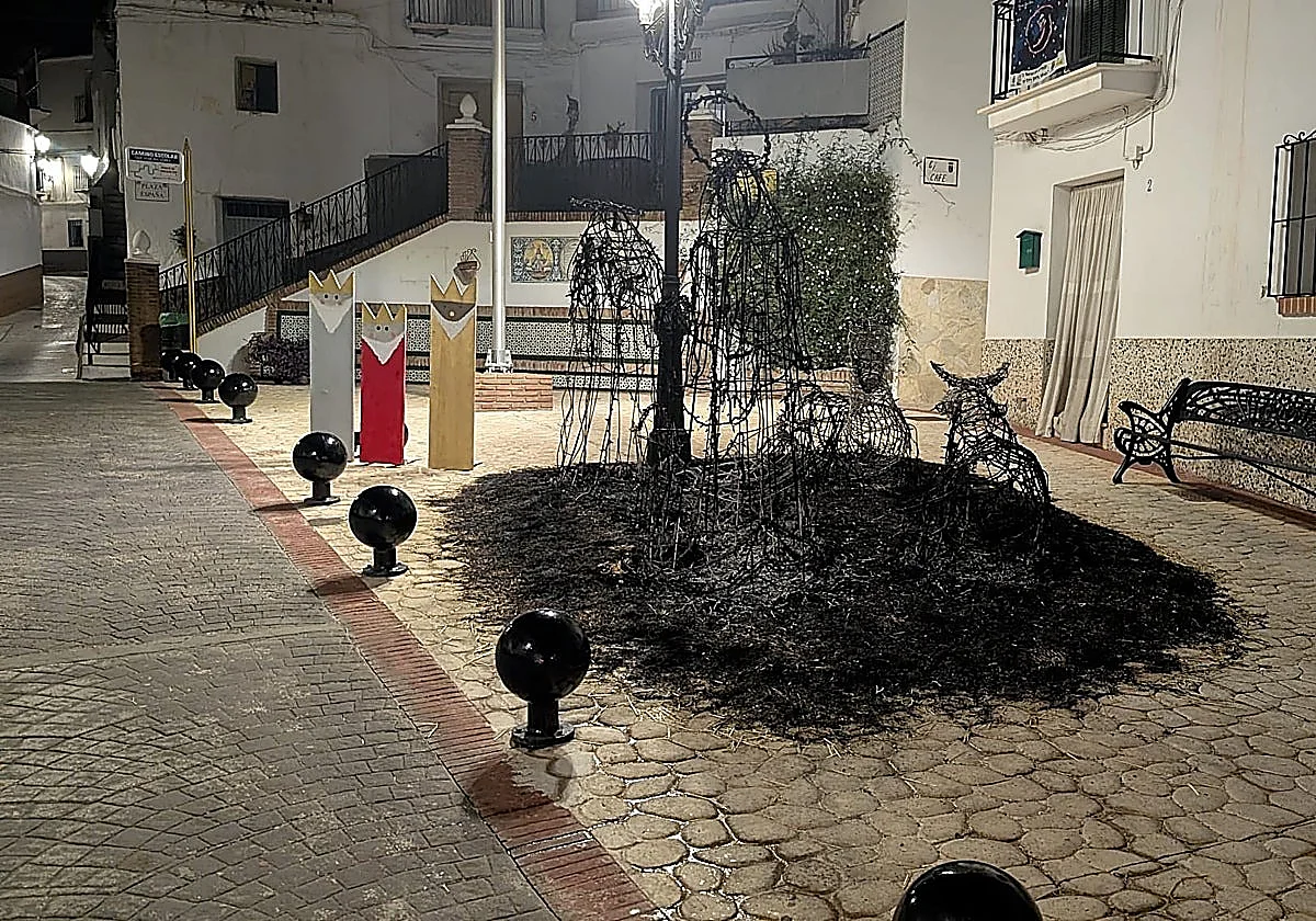 Christmas decorations burned and public spaces destroyed in eastern Costa del Sol towns