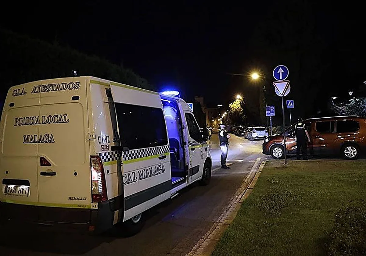 Un motorista y su acompañante, heridos al sufrir un infarto mientras conducía en Málaga