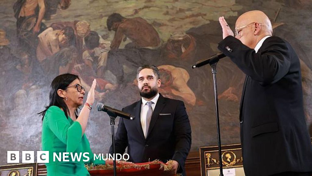 "Vengo con dolor, pero también con honor": Delcy Rodríguez juramenta como presidenta encargada de Venezuela tras la captura de Maduro