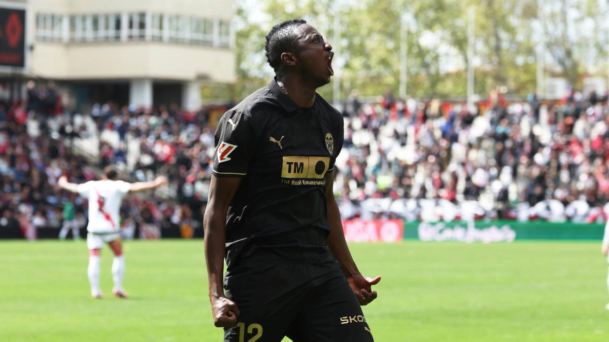 El Valencia da un paso de gigante por Sadiq