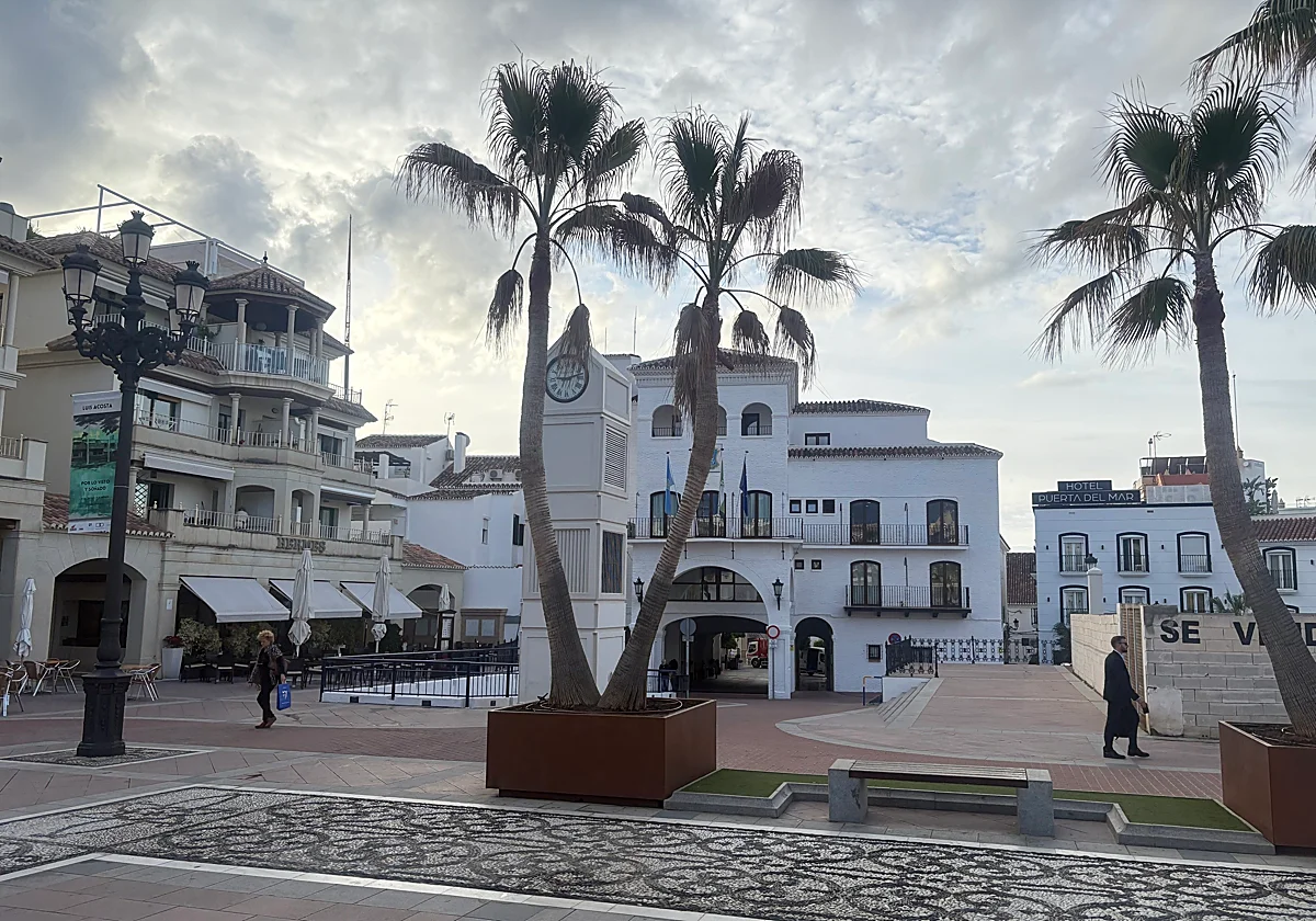 Nerja refuerza la limpieza y los servicios municipales con trece contrataciones